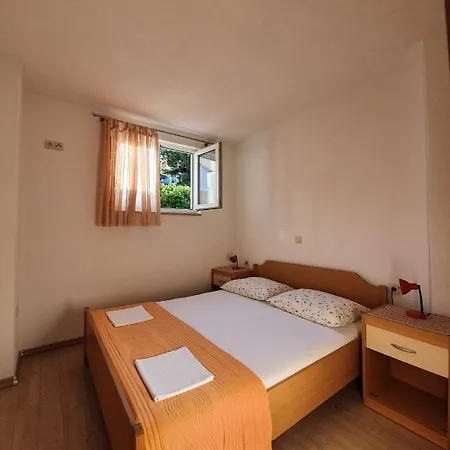 Apartment Nikolina Brela